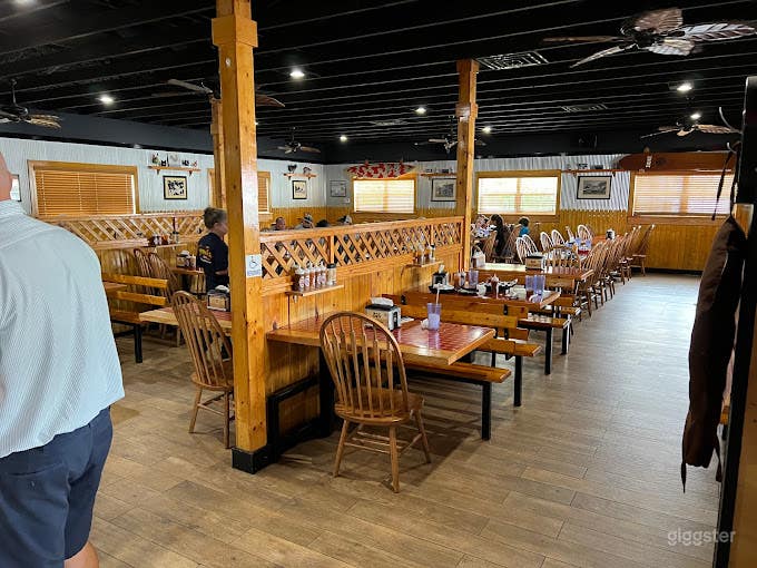 Dining Area in Barbeque Restaurant Photo 3