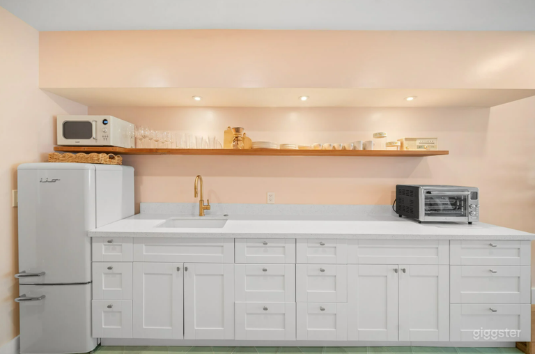  #1222 apt 2 - Appartement studio au 2ème étage avec deux salles de bains complètes 