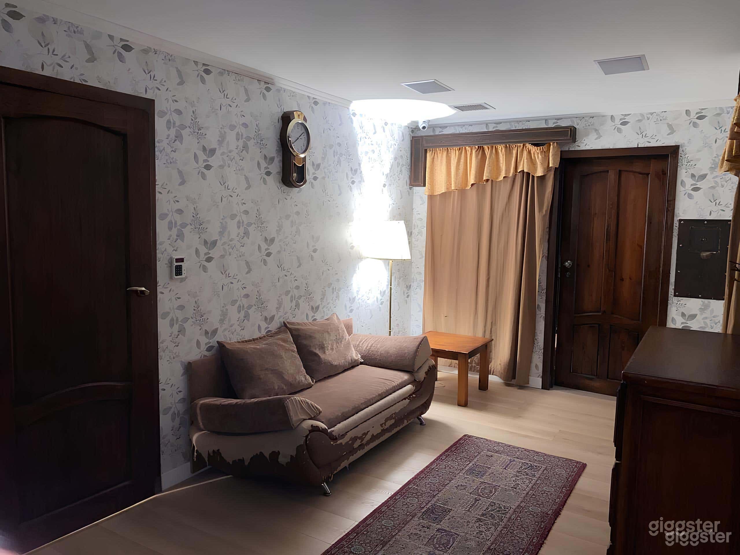 Weird vintage apartment with padded cell Photo 3