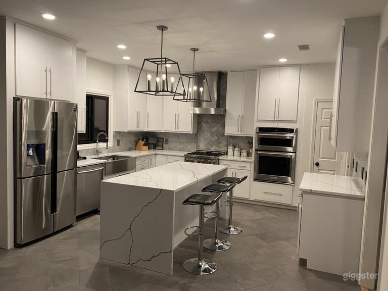  Luxurious home + pool in a tranquil setting 