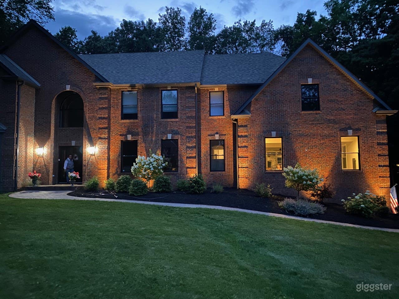 Luxurious home + pool in a tranquil setting Photo 4