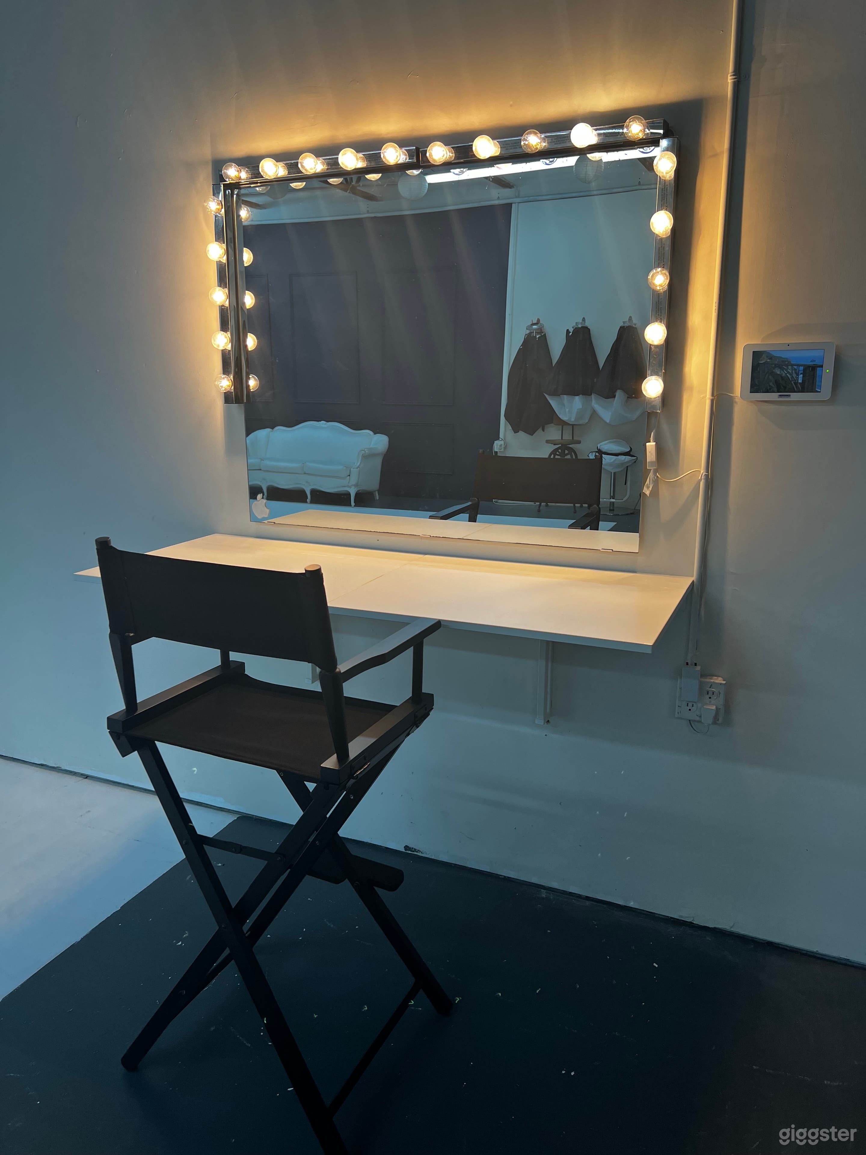 Spacious Professional Photo/Video Studio Photo 2