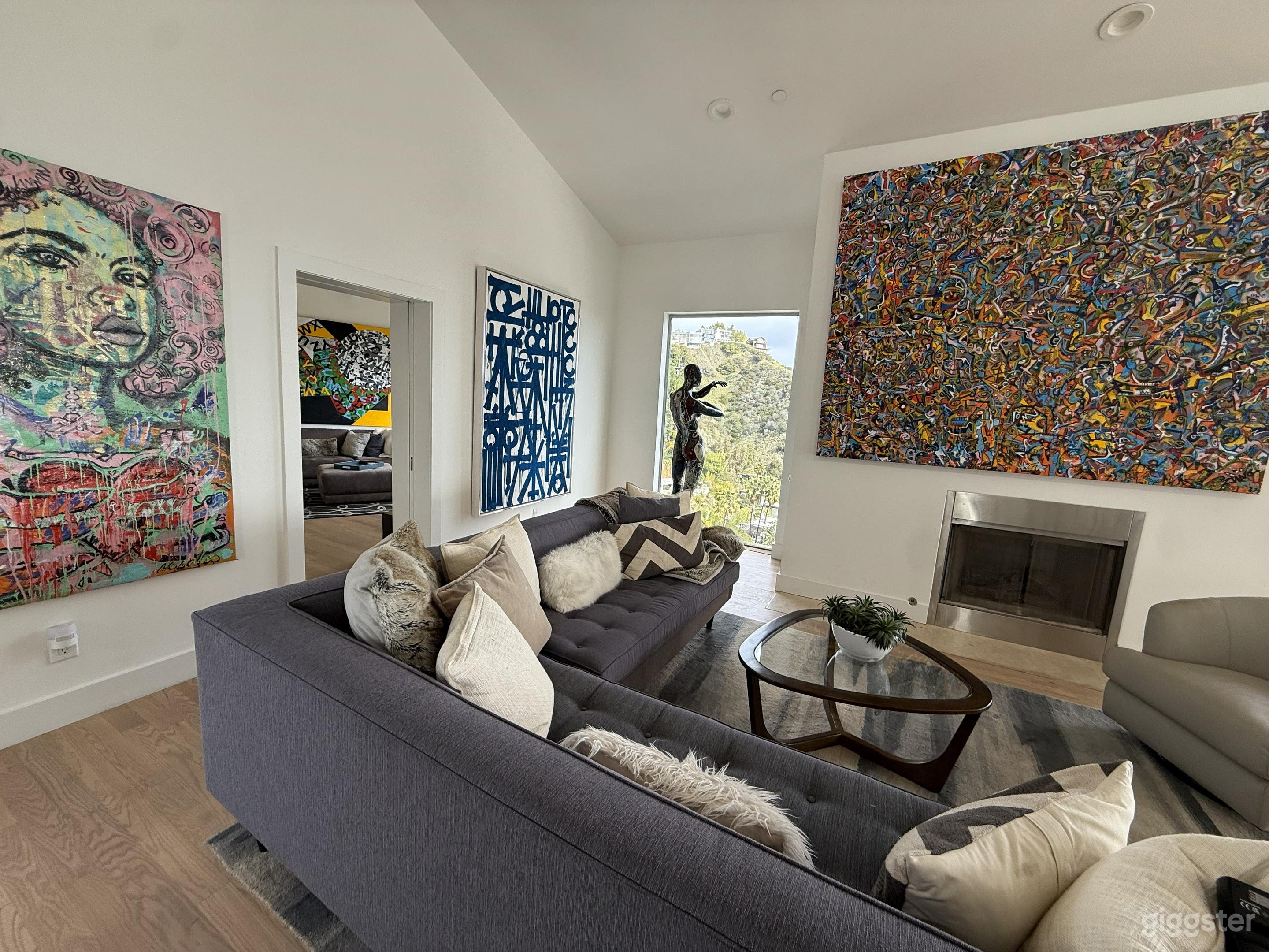 Hollywood Hills Mid Century Modern w/ Jetliner views Photo 2