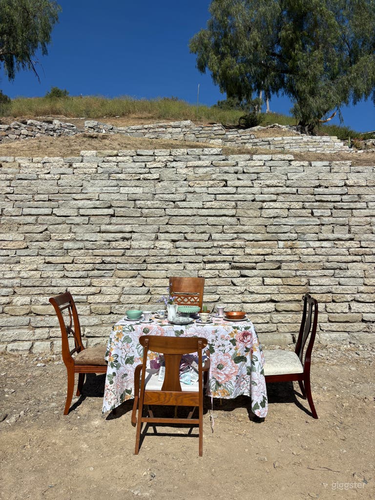  Toskanischer Hügel mit Steinterrassen & Boho-Interieurs 
