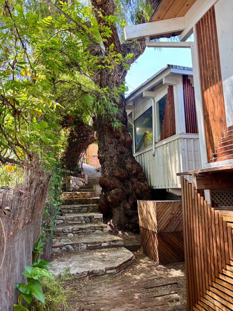  Toskanischer Hügel mit Steinterrassen & Boho-Interieurs 