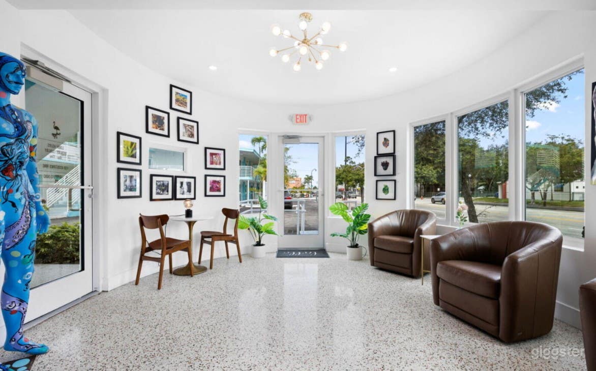 Newly Renovated Vibrant Lobby for Productions Photo 3