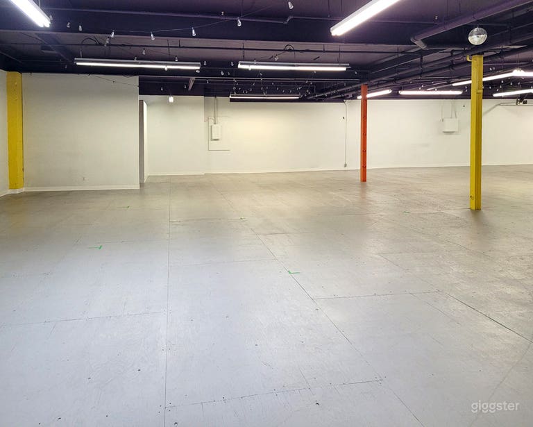  Interior, back to back wall 