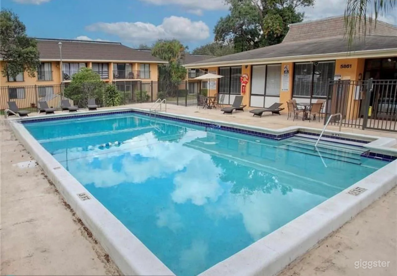 Chic Urban Pool Space in Florida Photo 4