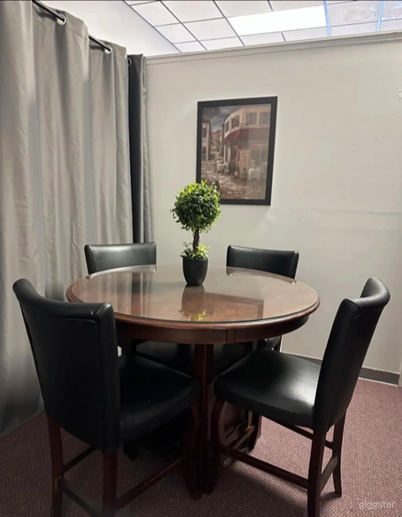 Private Office in Convenient Location Photo 1