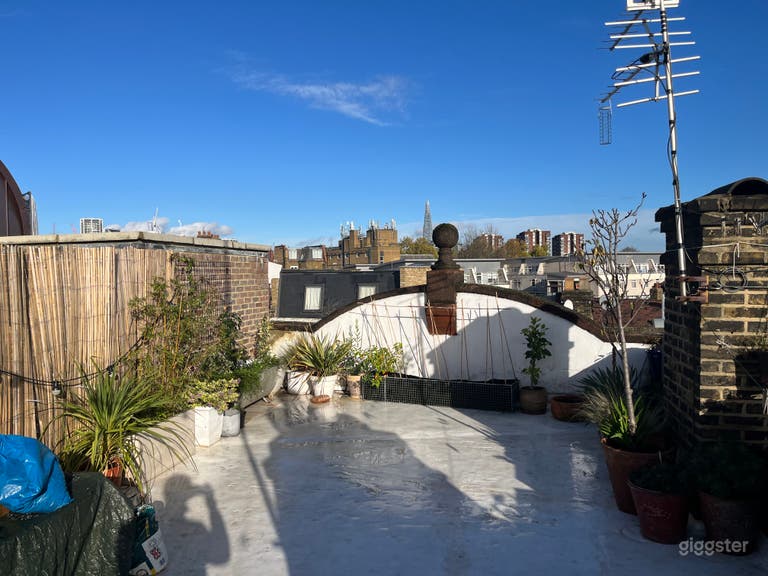  Zone 1 maisonette with roof garden & city views 