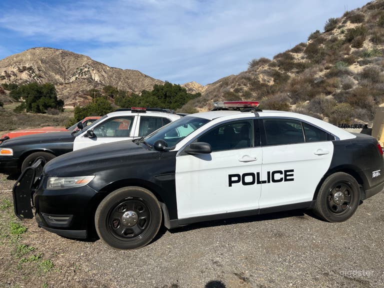  MODERN POLICE CAR- Black/White Taurus Sheriff FPIS 