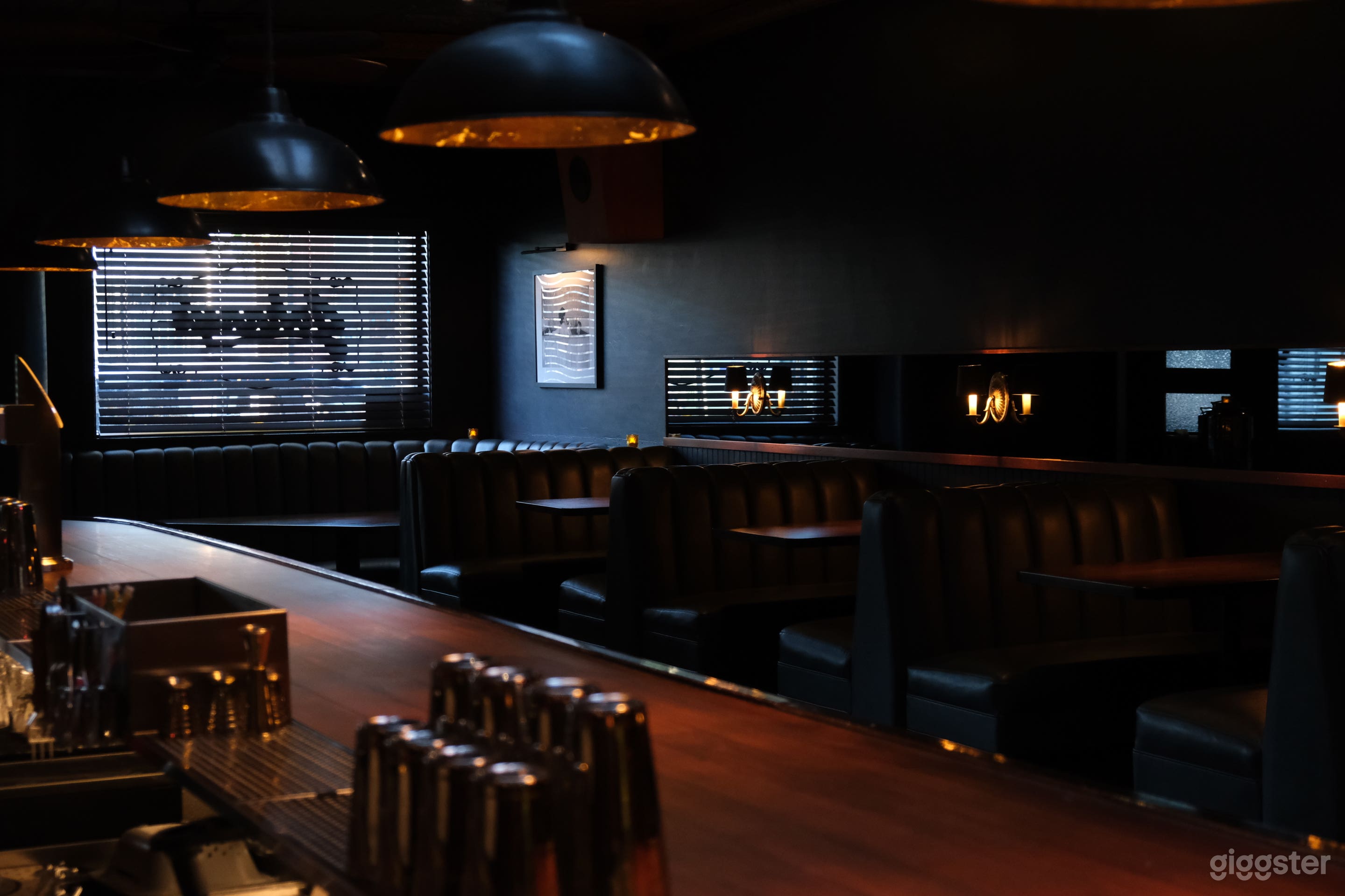 Bar w/vintage charm &amp; modern sophistication Photo 3