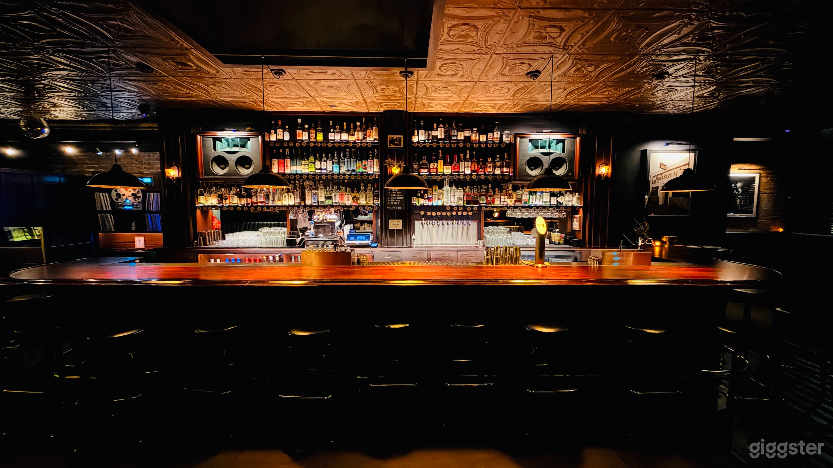 Bar w/vintage charm & modern sophistication Photo 1