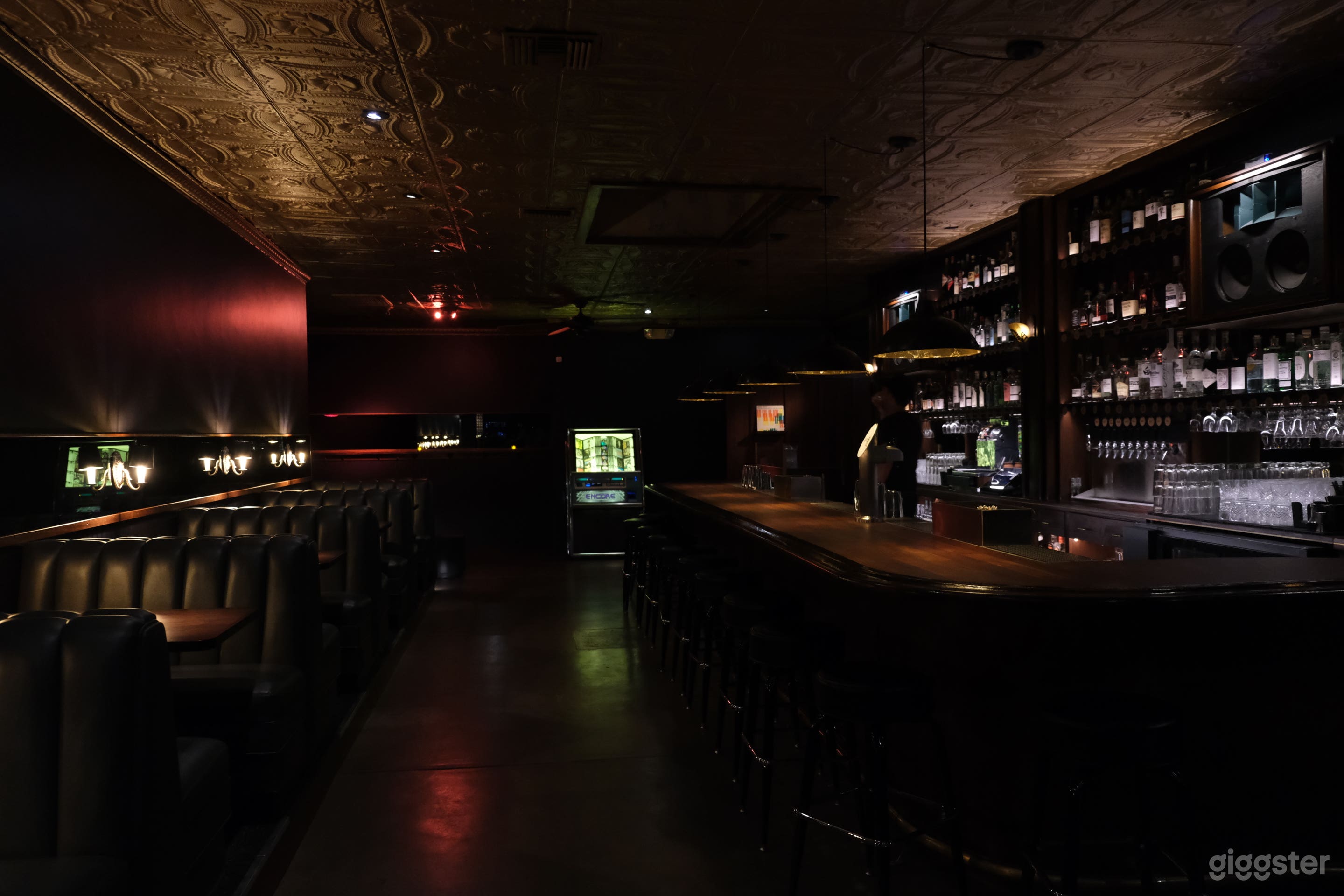 Bar w/vintage charm &amp; modern sophistication Photo 4