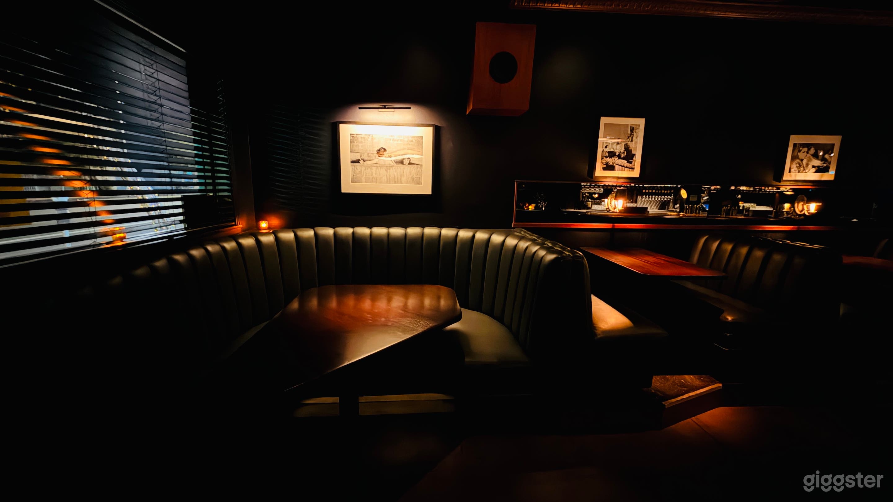 Bar w/vintage charm & modern sophistication Photo 4