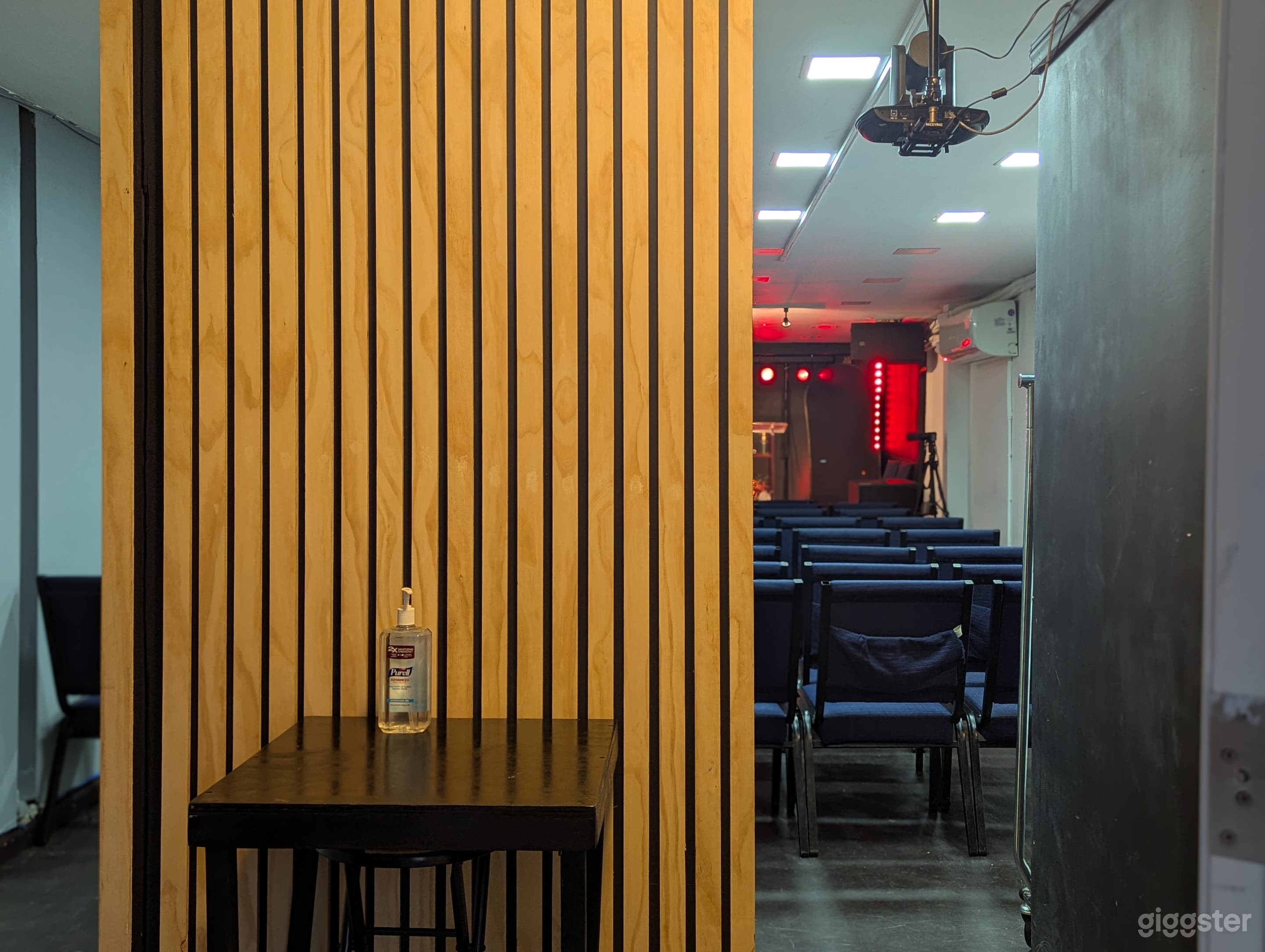 Modern Multi Purpose Space Photo 2