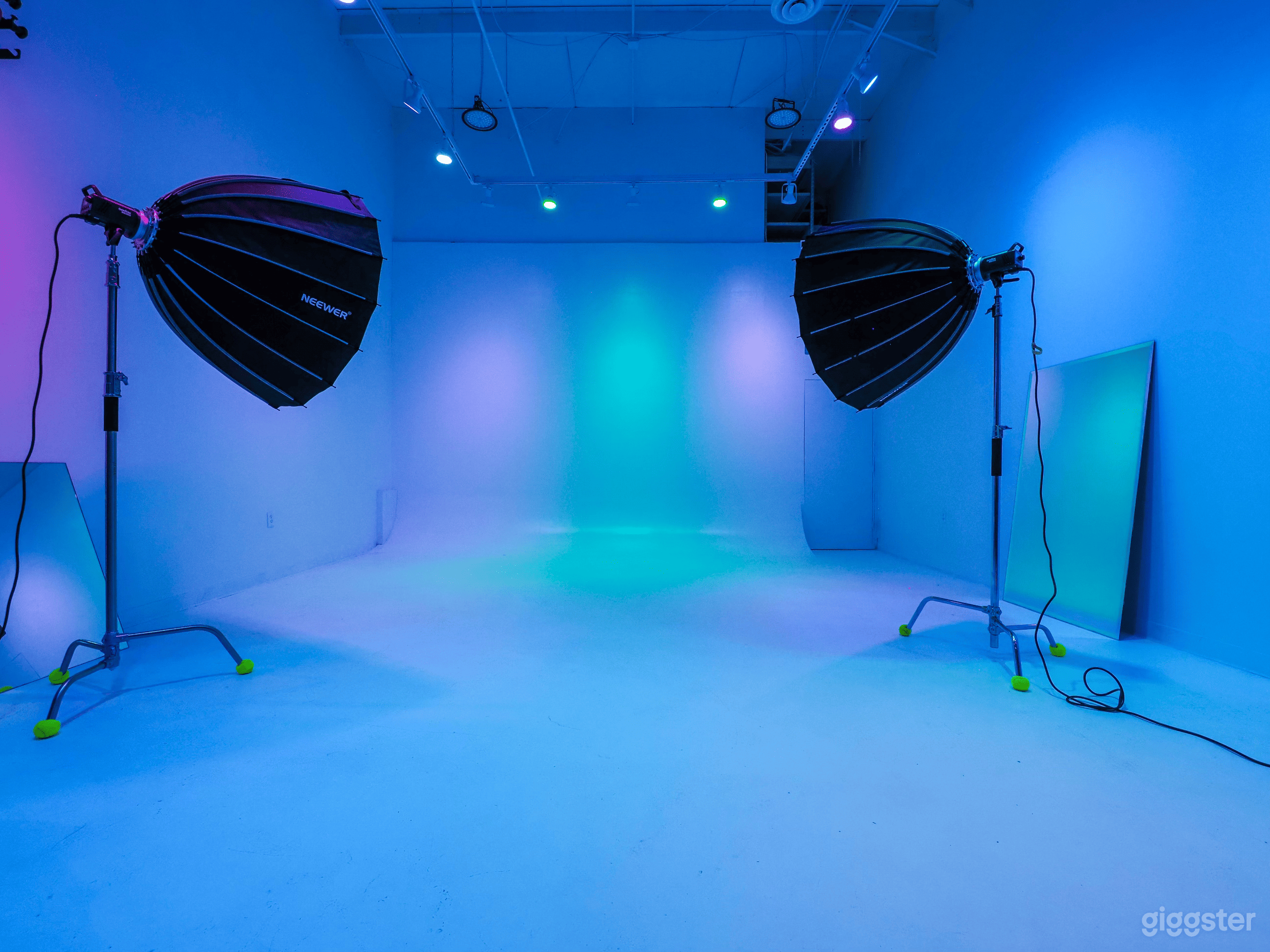 Expansive White Cyc Room in Raleigh Photo 2