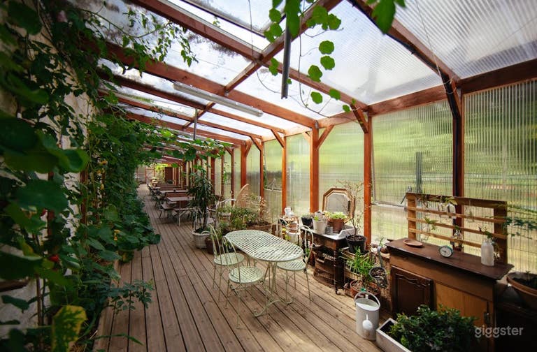  La Serre - The Greenhouse 