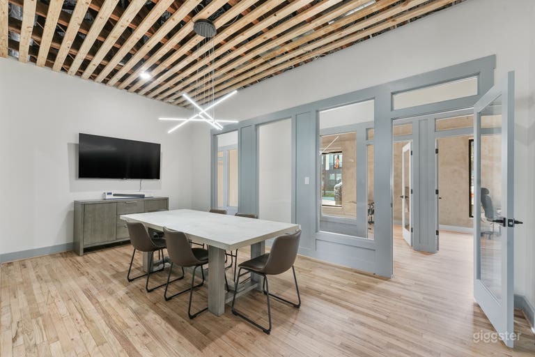  Conference rooms available for use. 