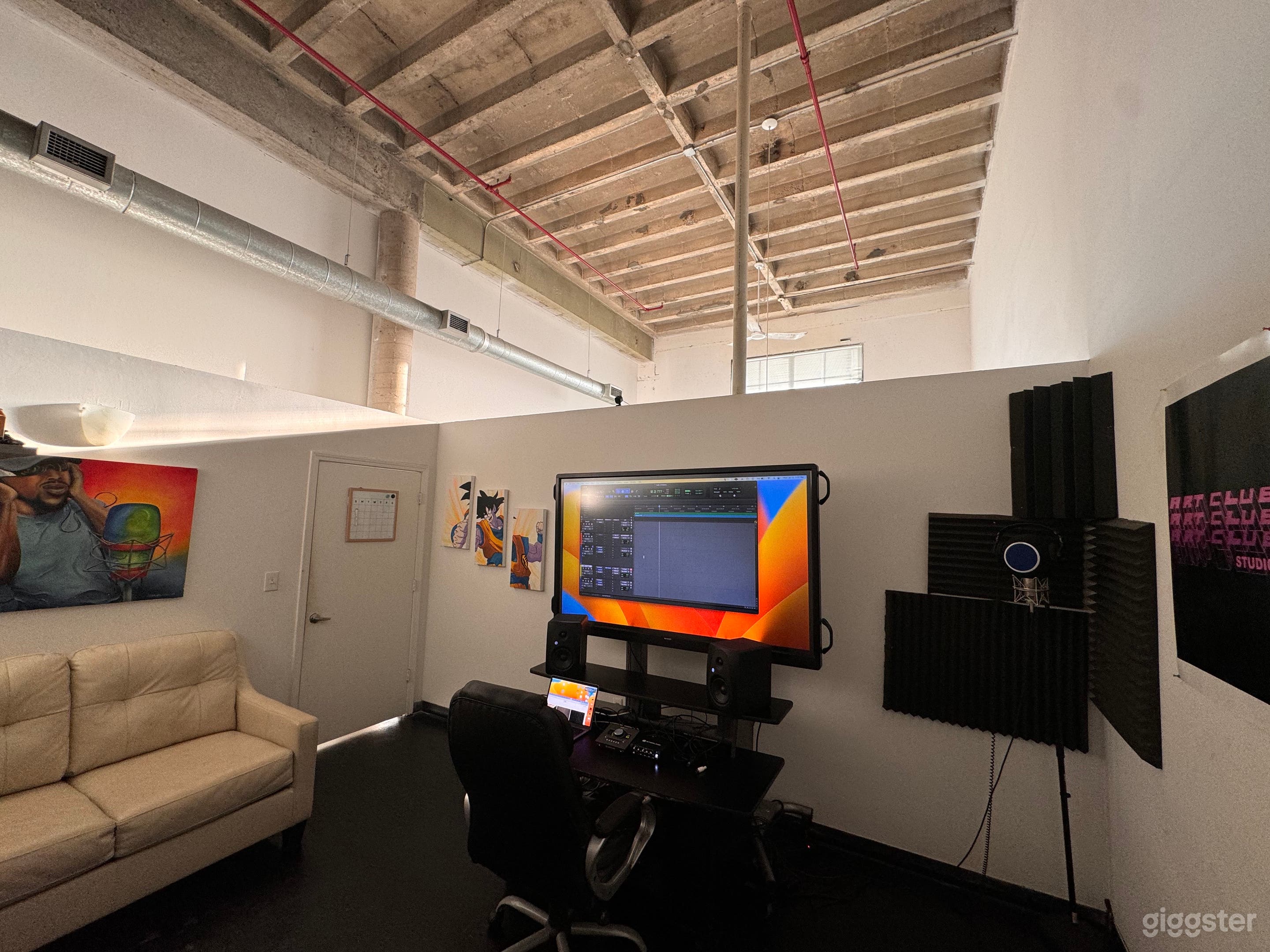 Edgewood Loft with Photo and Recording Studio/Set Photo 3