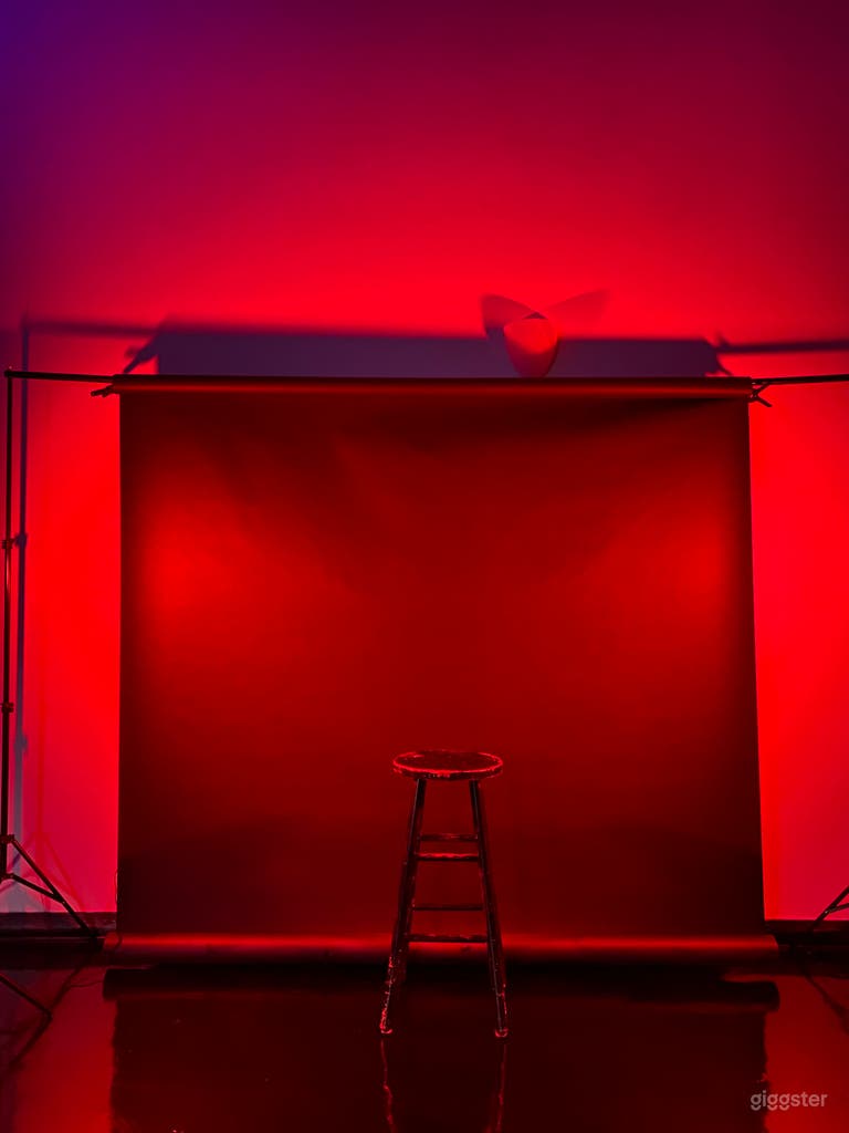  Edgewood Loft with Photo and Recording Studio/Set 