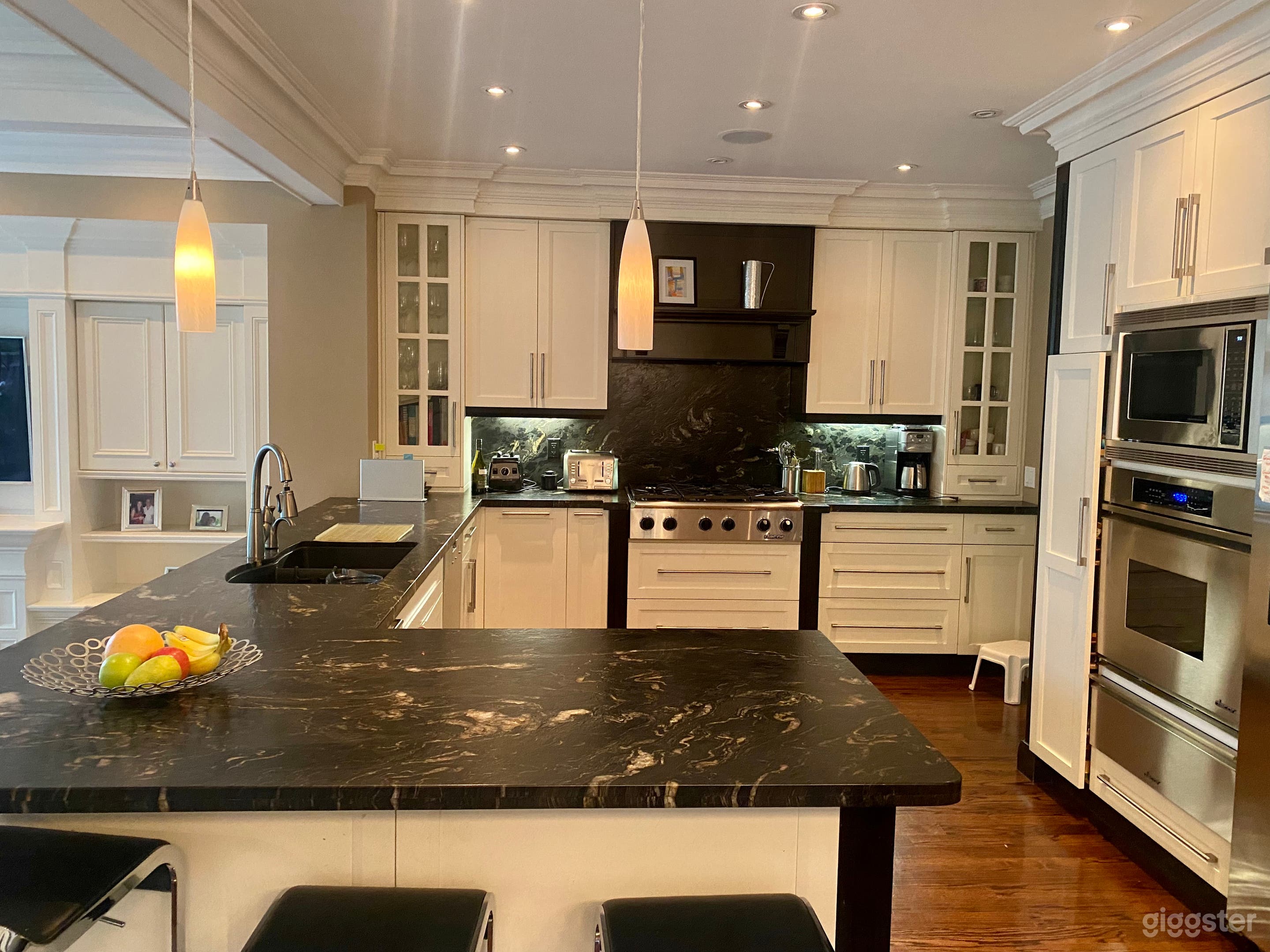 3000 sq ft family home Photo 1