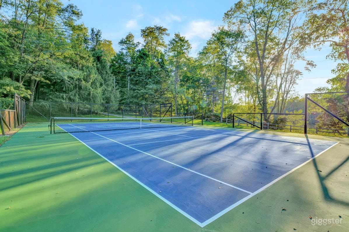 Lake Front cottage and Farm on a private 200 Acre Estate Photo 4