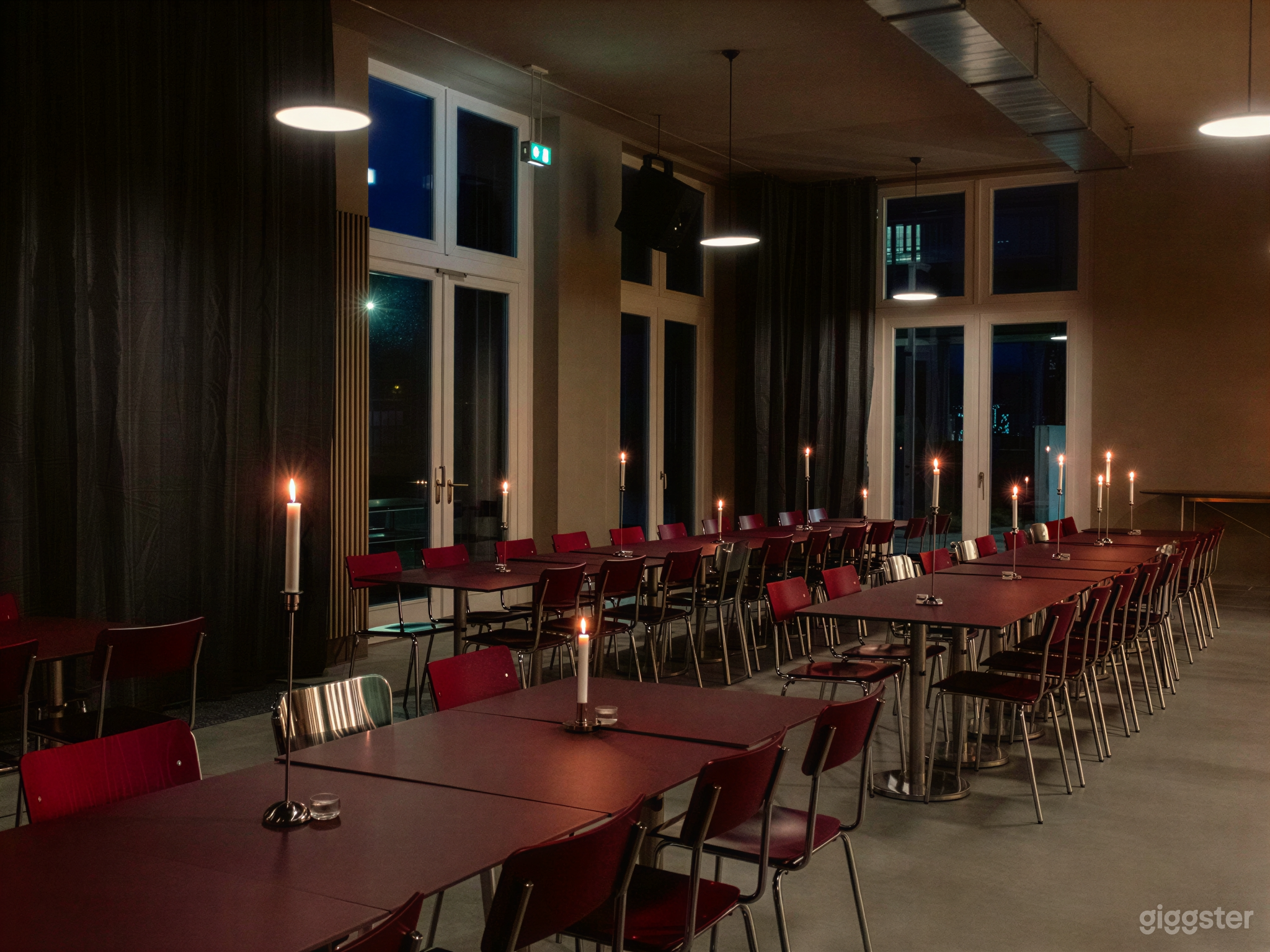 Betonstudio mit modernen Polycarbonat-Trennwänden Foto 2