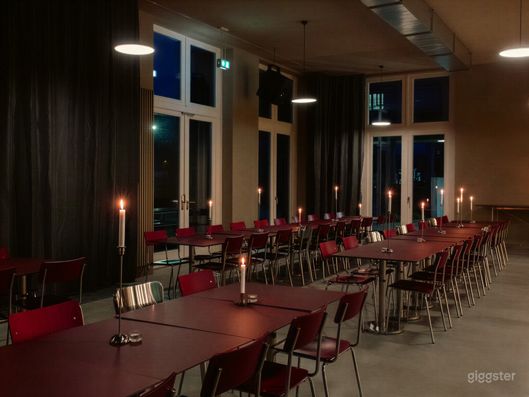  Betonstudio mit modernen Polycarbonat-Trennwänden 