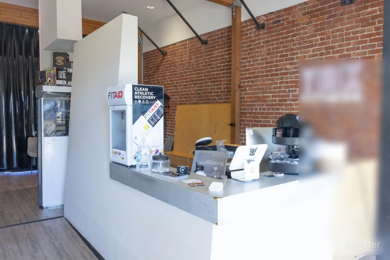  Night Club Vibe Fitness Studio 