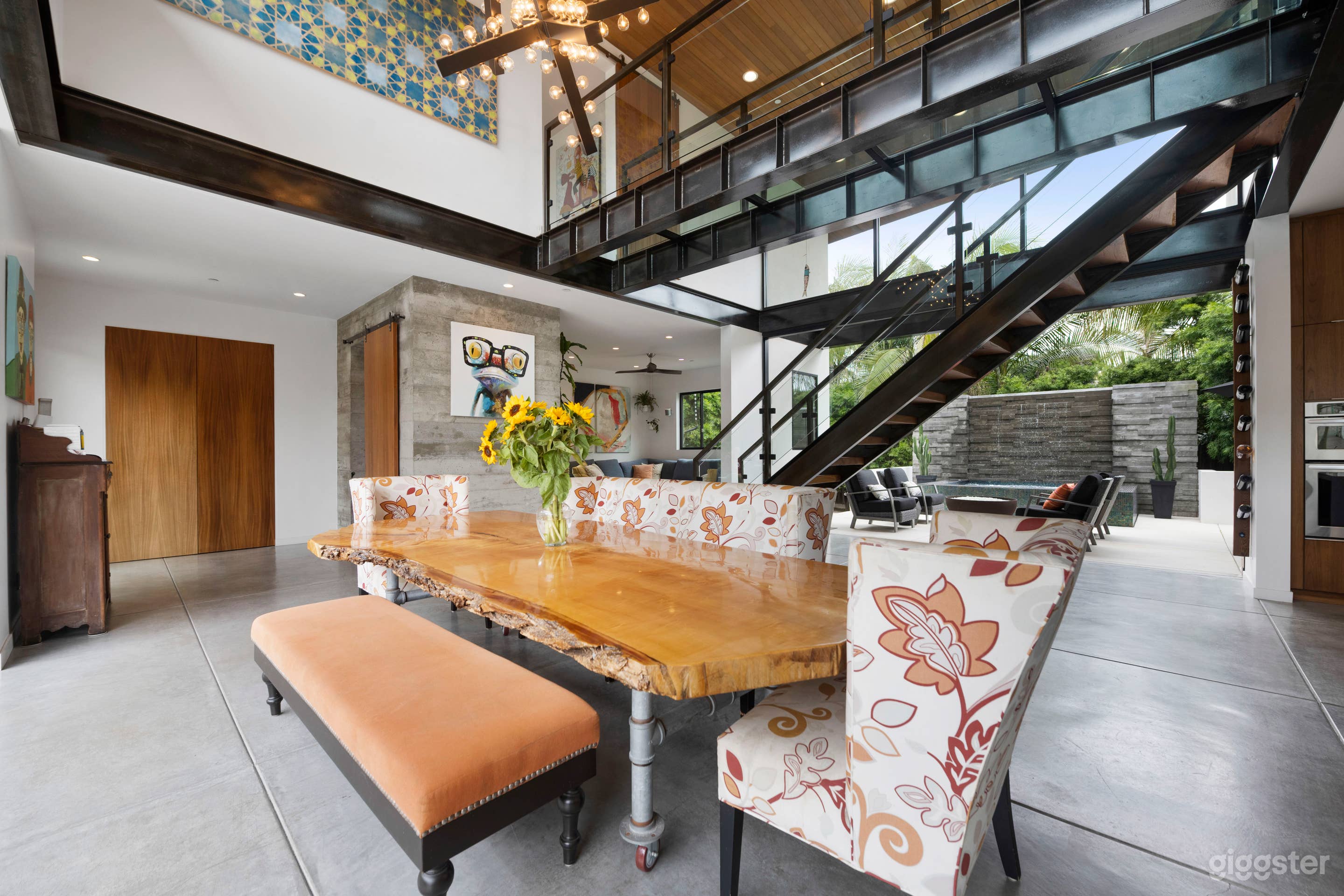 Modern Open Concept Beach House Photo 4