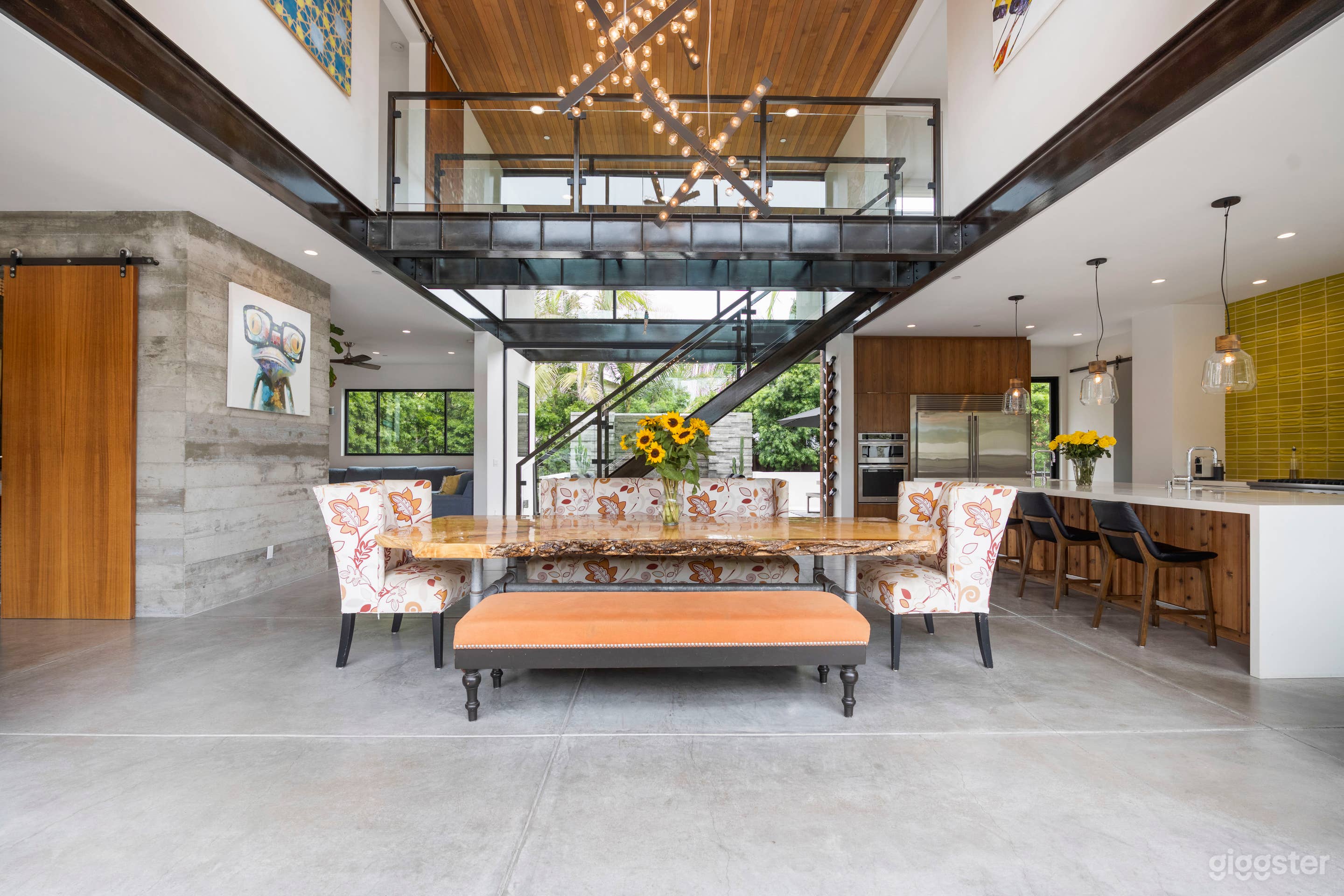 Modern Open Concept Beach House Photo 1