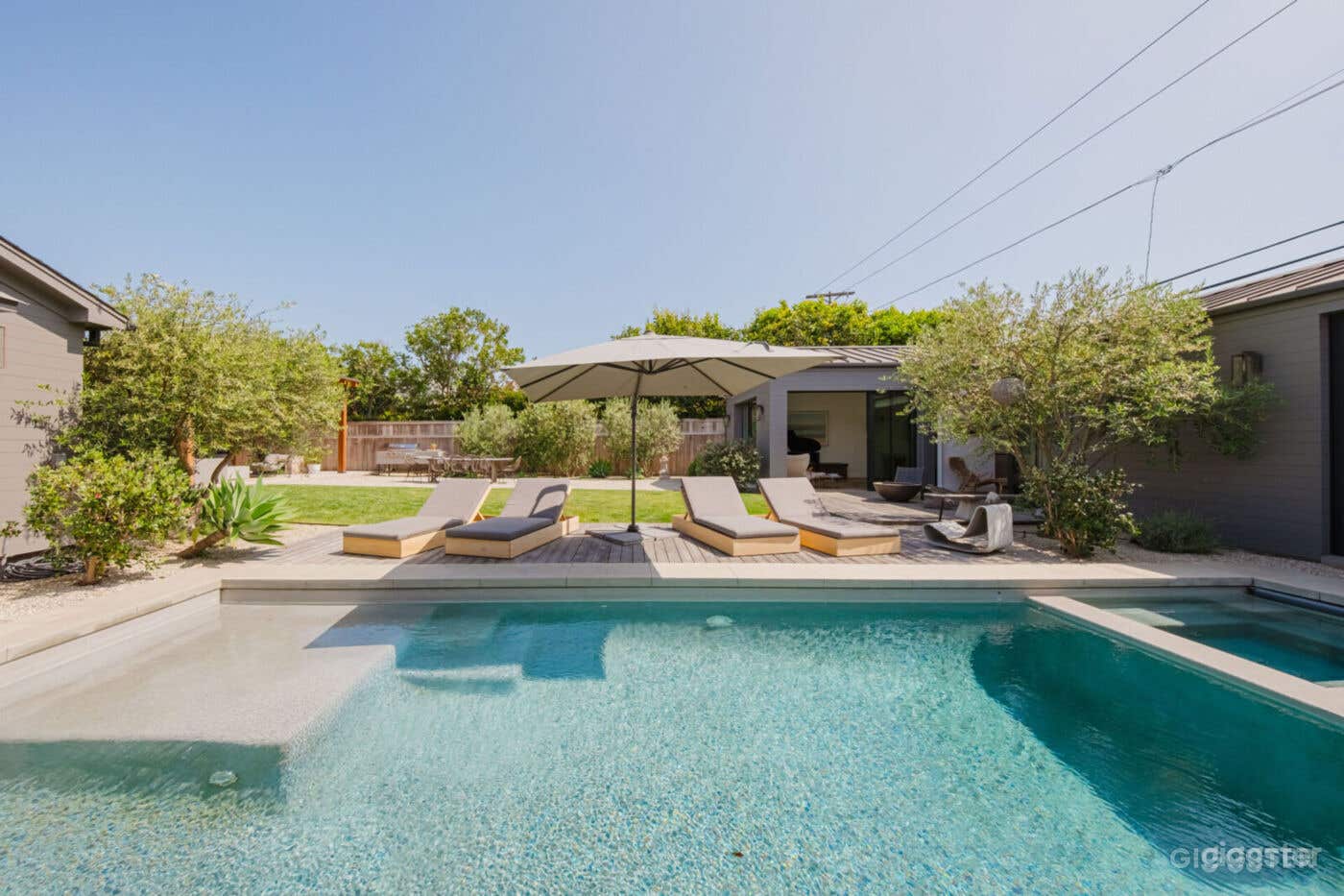  MID-CENTURY MARVEL IN BRENTWOOD/POOL Photo 1