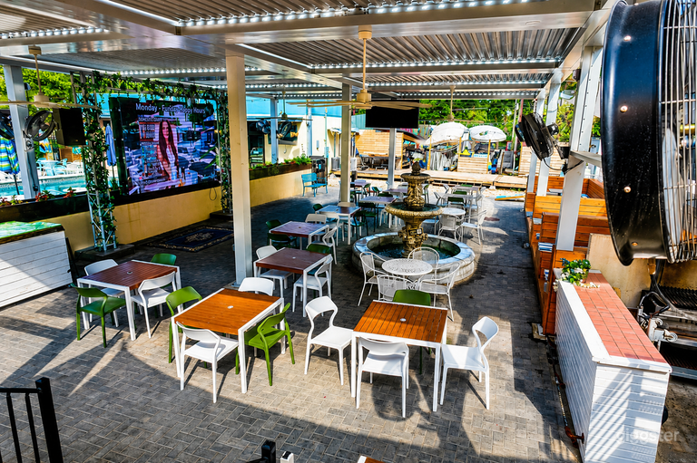  Veranstaltungsort am Pool mit Clubhaus & Außenbar 
