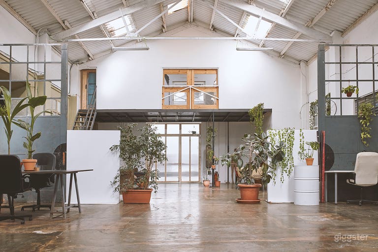  Estudio Multifuncional con estilo Industrial 