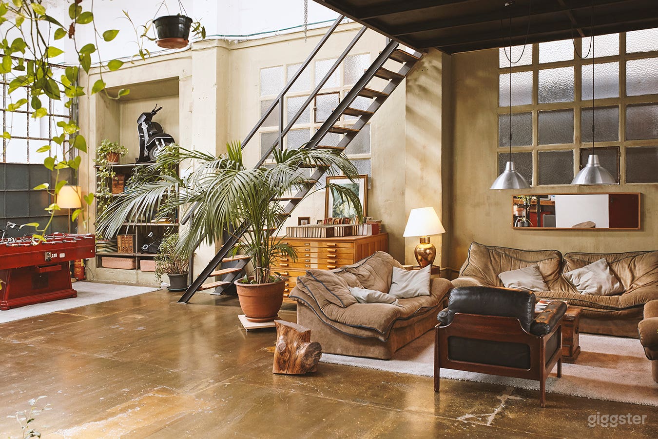 Estudio Multifuncional con estilo Industrial Photo 2