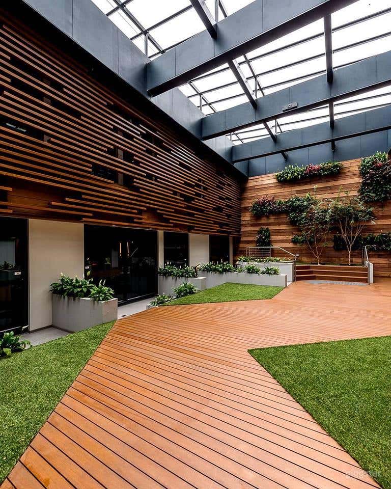 Breathtaking "Courtyard" in Melbourne Photo 3
