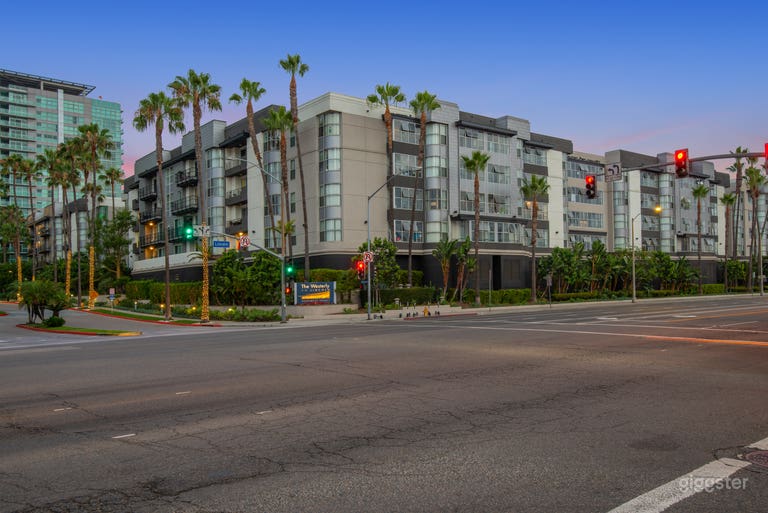  Indoor/Outdoor Lounge in Marina Del Rey 