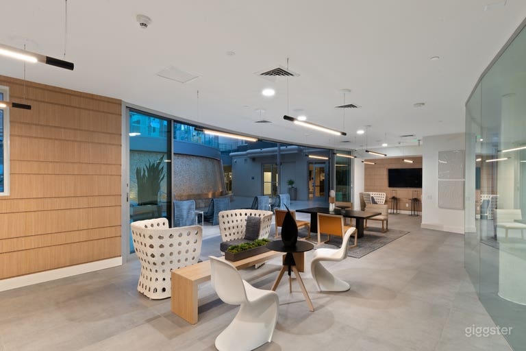  Indoor/Outdoor Lounge in Marina Del Rey 