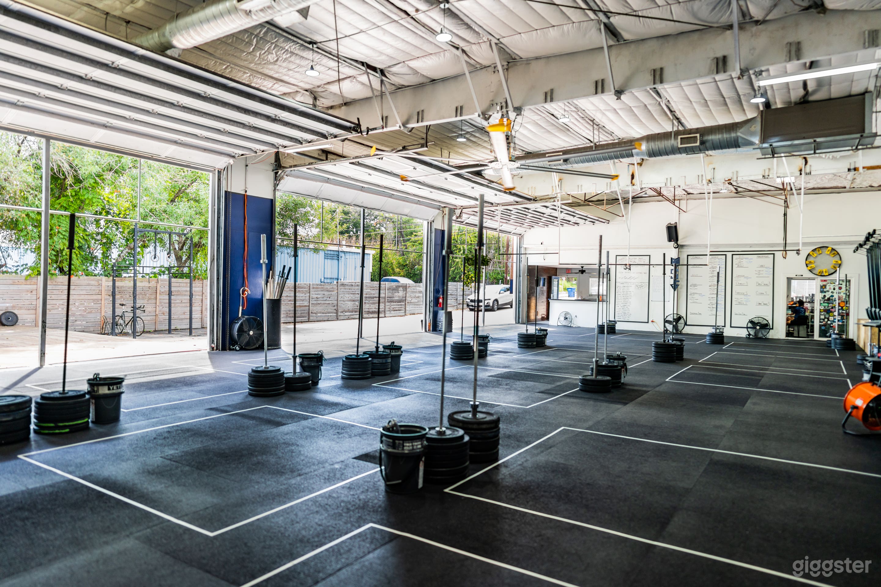 CrossFit Industrial Space - Raw &amp; Open Photo 3