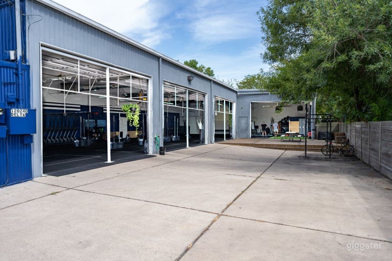 CrossFit Industrial Space - Raw & Open 