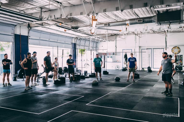  CrossFit Industrial Space - Raw & Open 