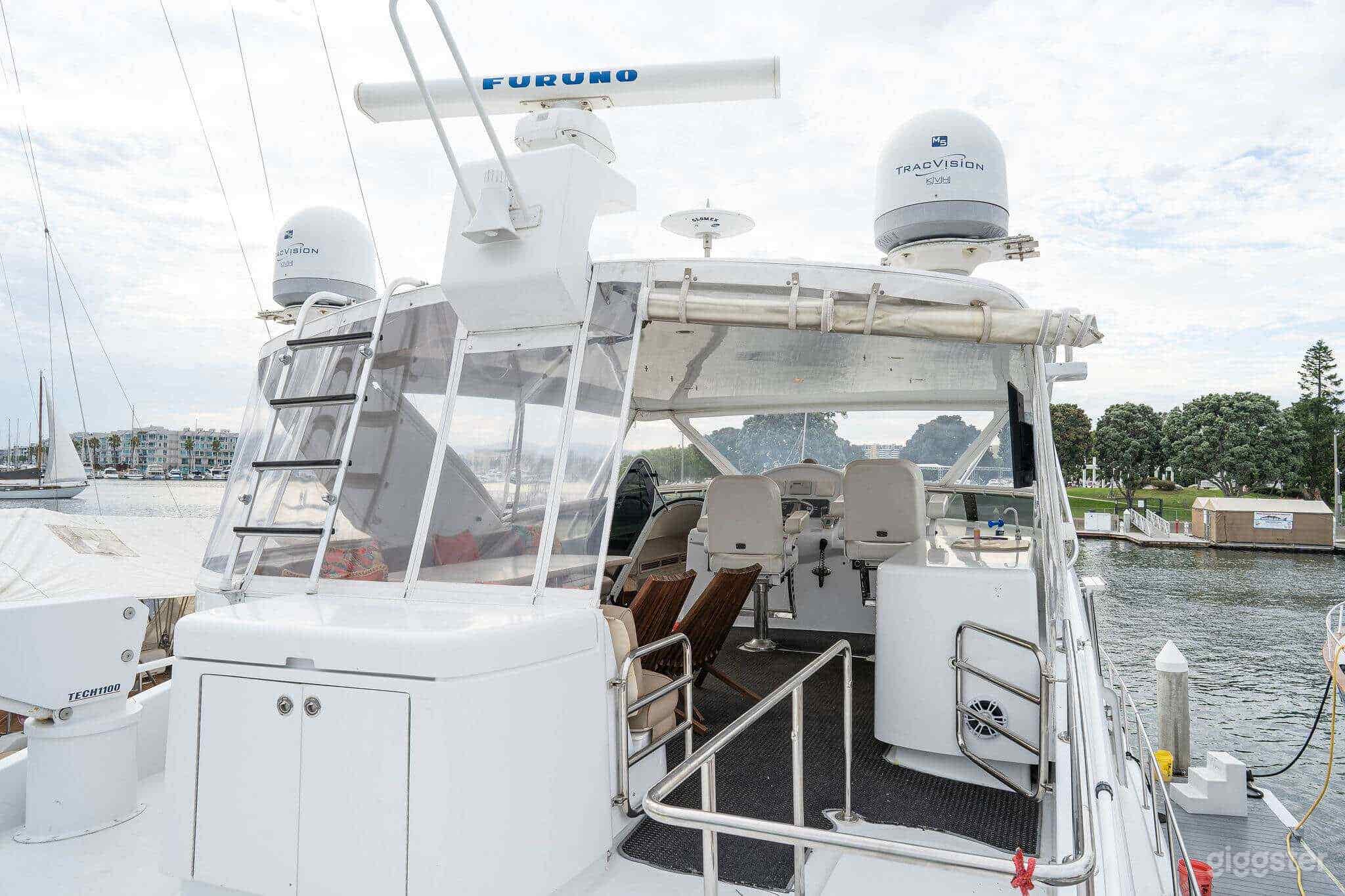65' HATTERAS / FAMILY HATTERS BOAT Photo 2