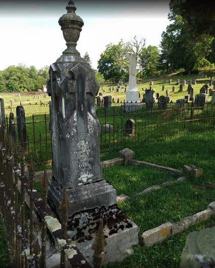Historic Peaceful Cemetery Photo 3