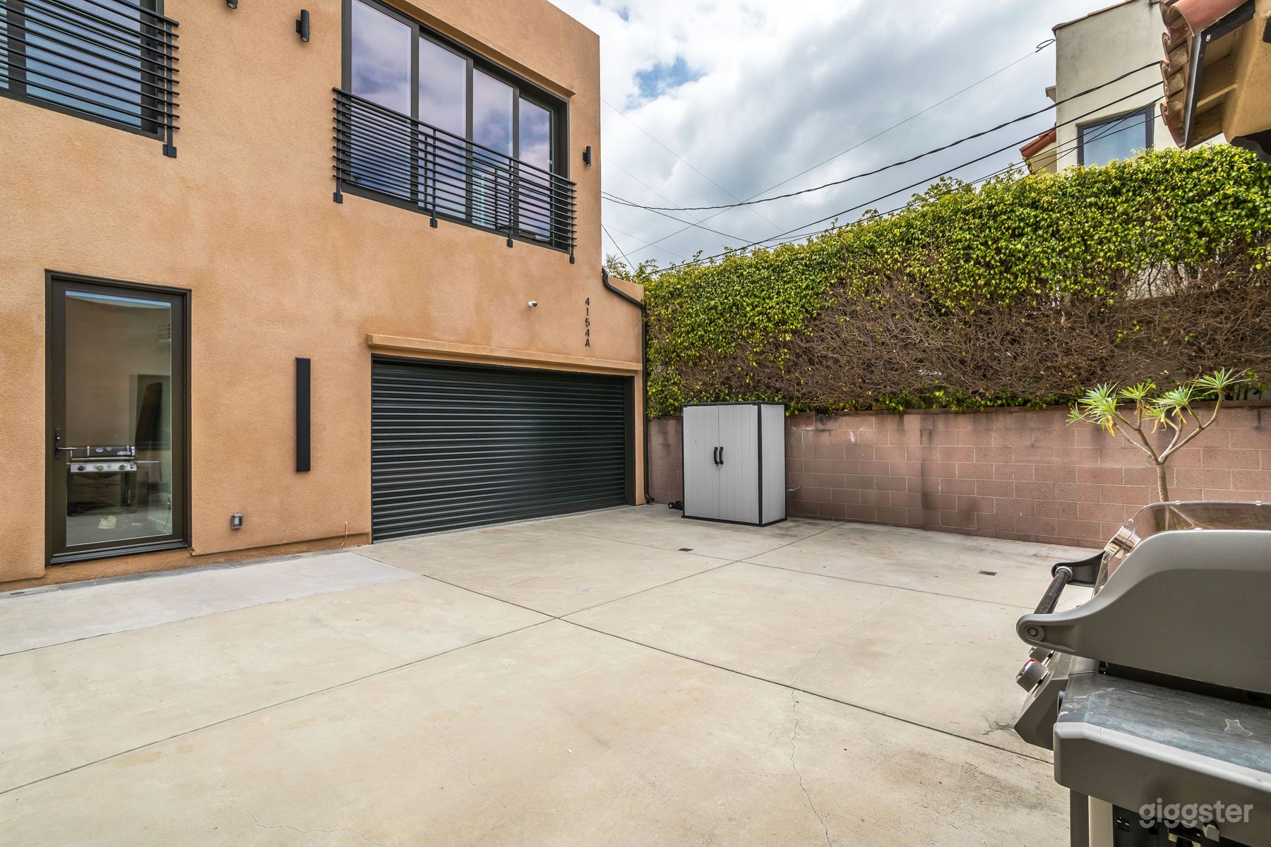 Modern ADU with Rooftop &amp; Studio Views Photo 3