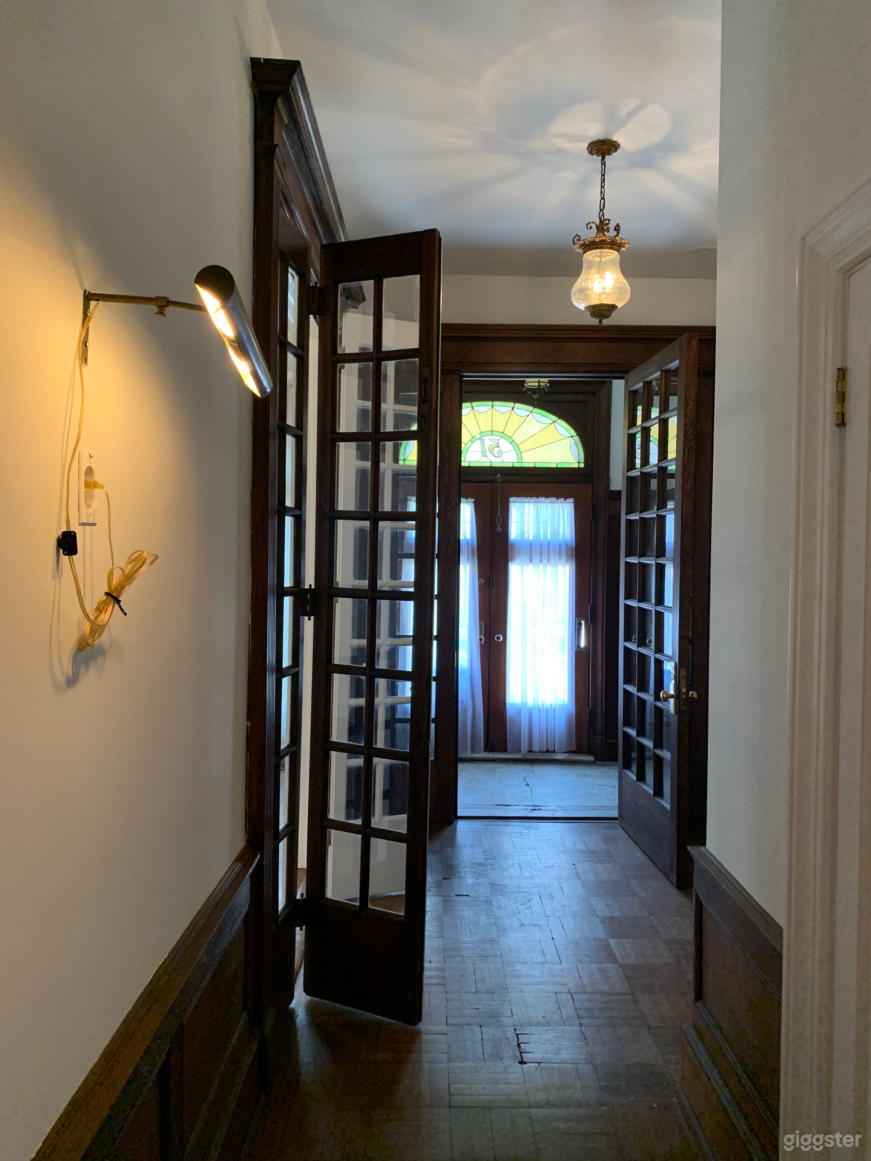 25 ft wide Townhouse for Filming TV/Movie Photo 4