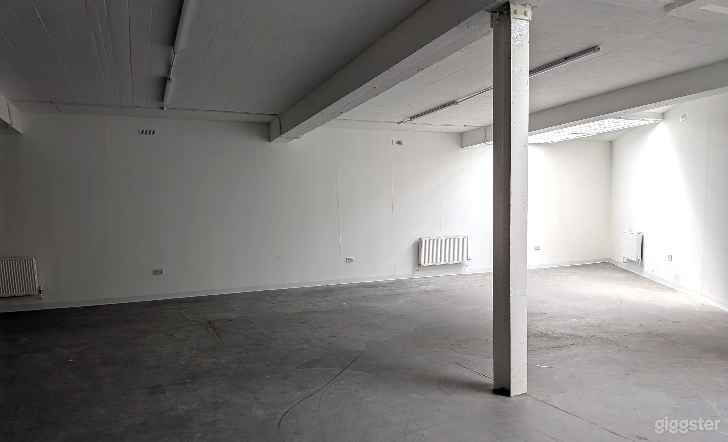 SW London loft space with great natural light, high ceilings Photo 4