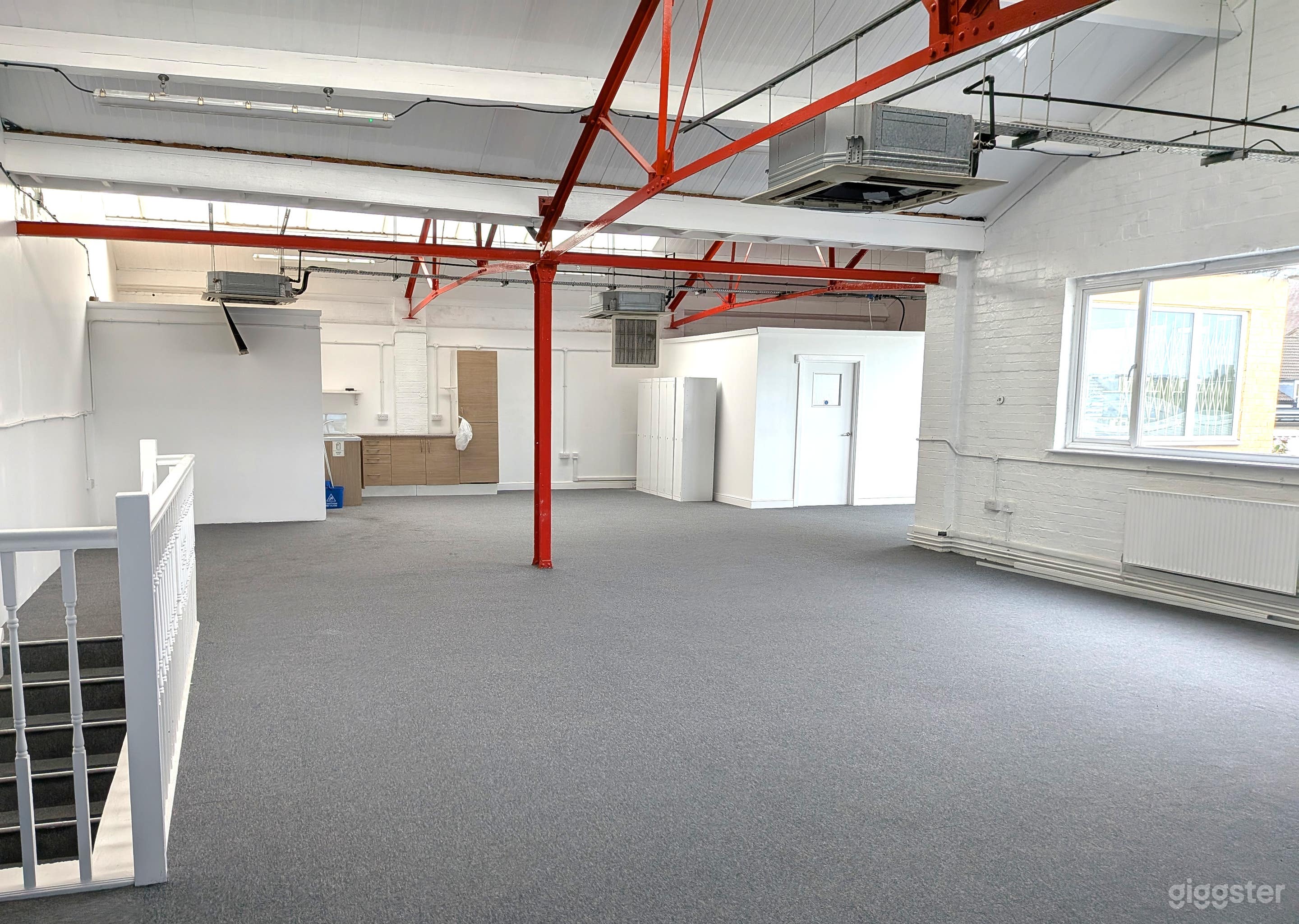 SW London loft space with great natural light, high ceilings Photo 2