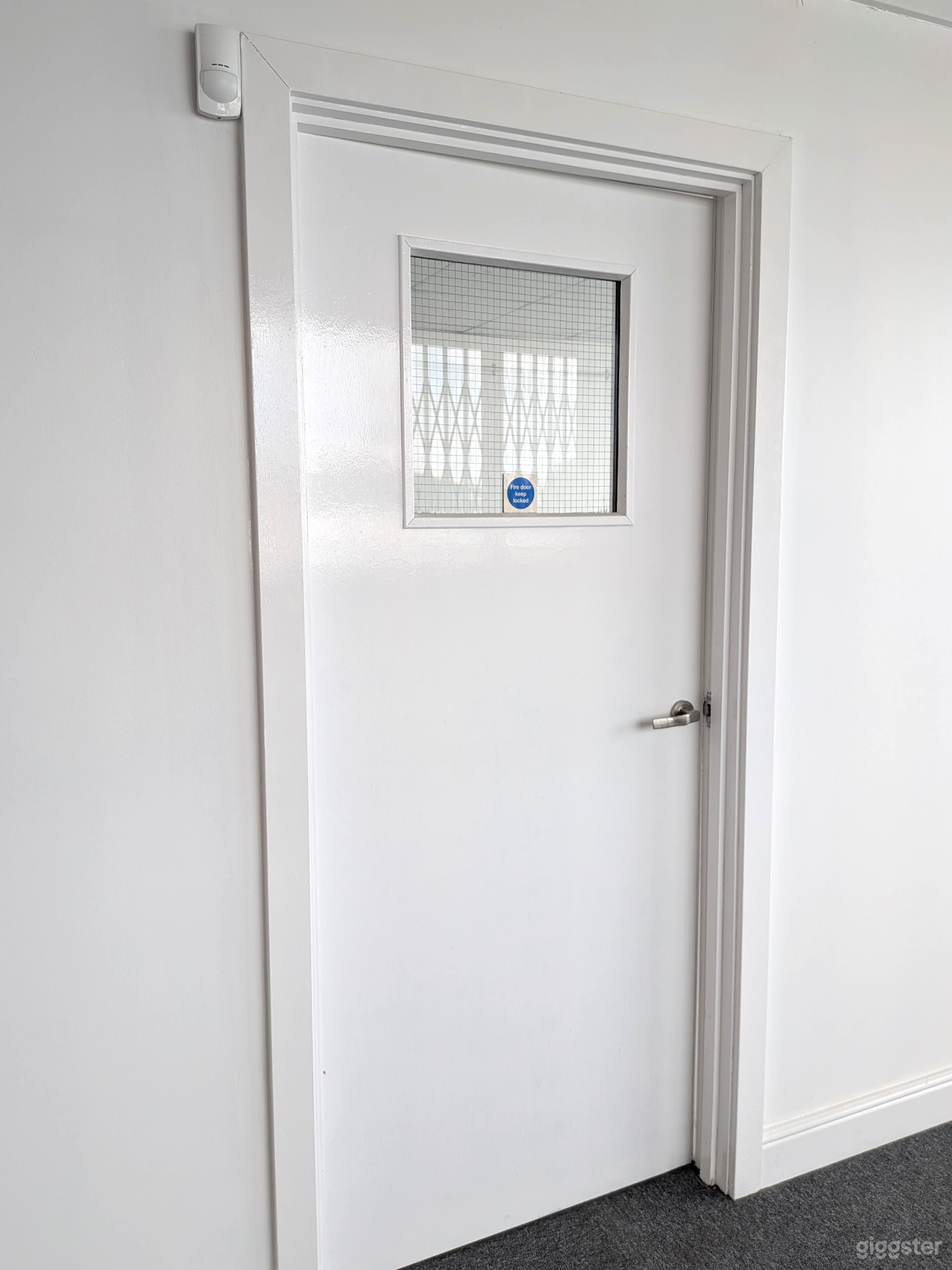 SW London loft space with great natural light, high ceilings Photo 3