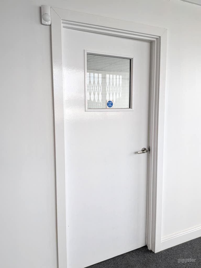  SW London loft space with great natural light, high ceilings 